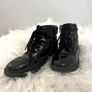 Girls boots- size 4